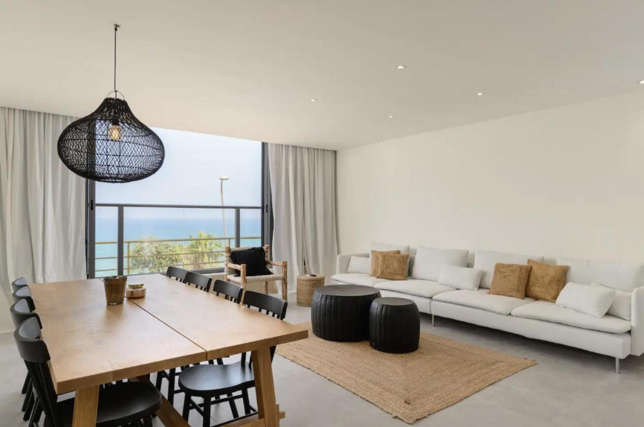 Stylish & Spacious 3 Bedroom Apartment By The Sea Netanya Luaran gambar