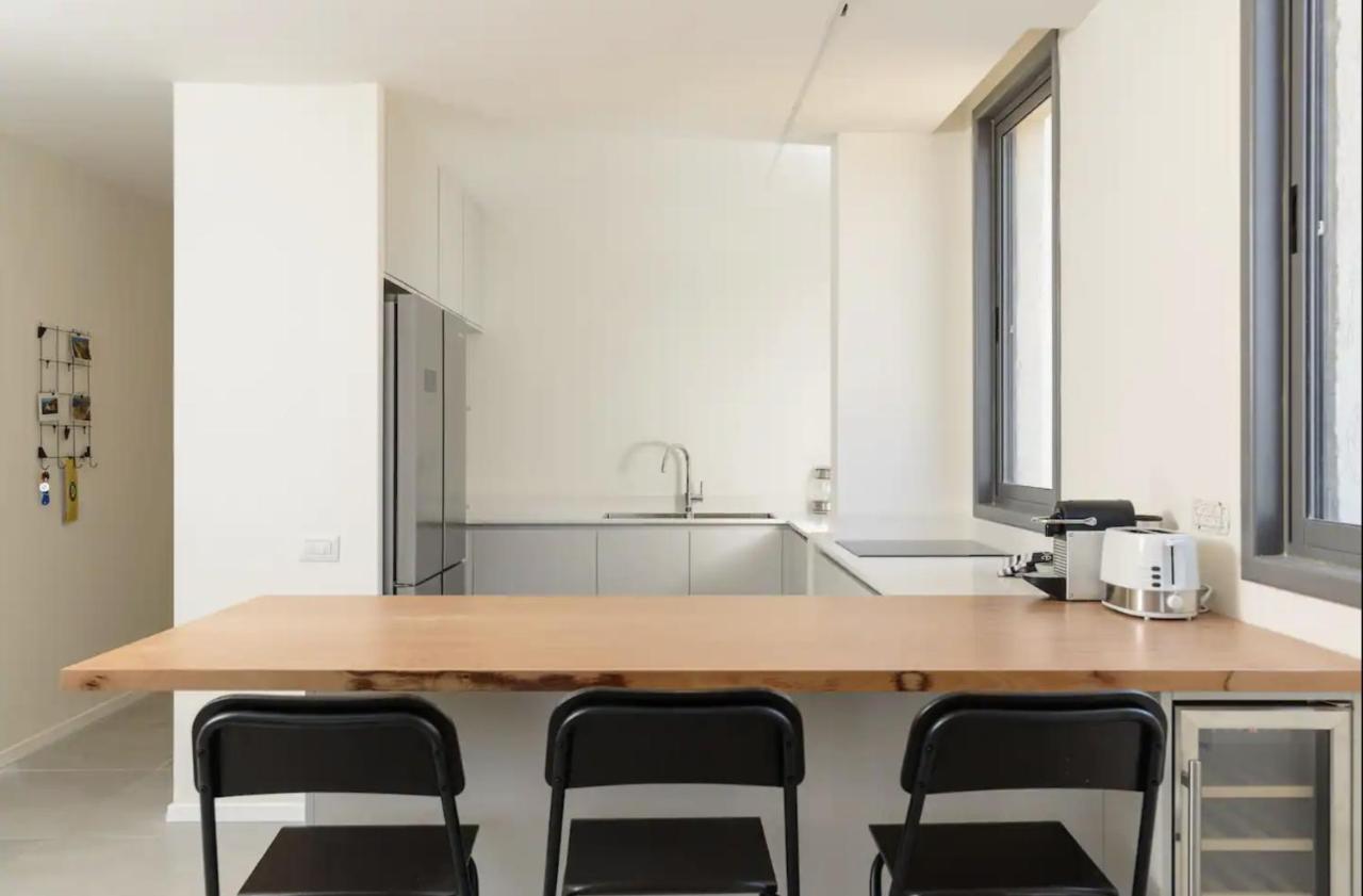 Stylish & Spacious 3 Bedroom Apartment By The Sea Netanya Luaran gambar