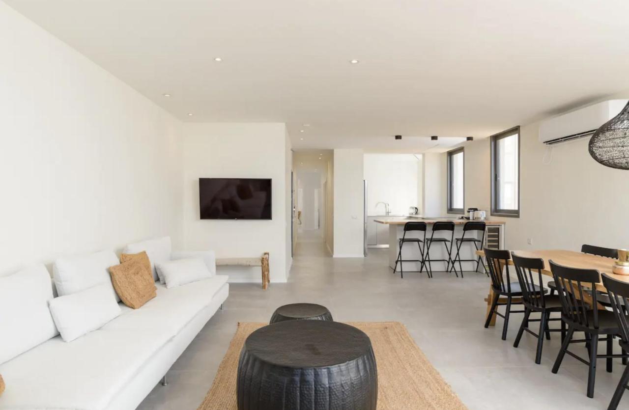 Stylish & Spacious 3 Bedroom Apartment By The Sea Netanya Luaran gambar