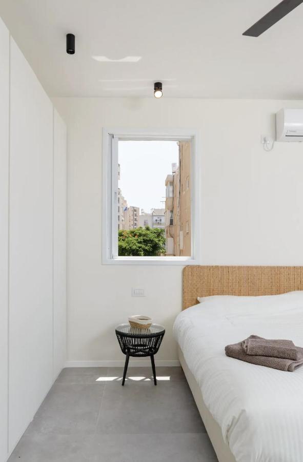 Stylish & Spacious 3 Bedroom Apartment By The Sea Netanya Luaran gambar